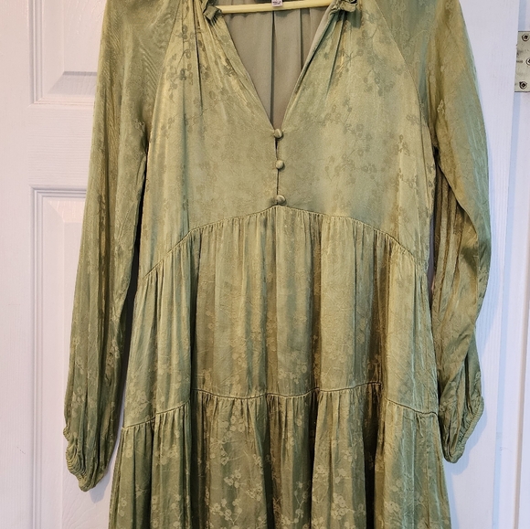 Adelyn Rae satin Agave Tiered dress - Picture 3 of 6